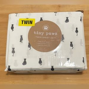 Tiny Paws 🐾 Twin Sheet Set